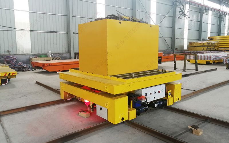 交叉軌道RGV小車是一種有效、穩(wěn)定、靈活的工廠轉運工具